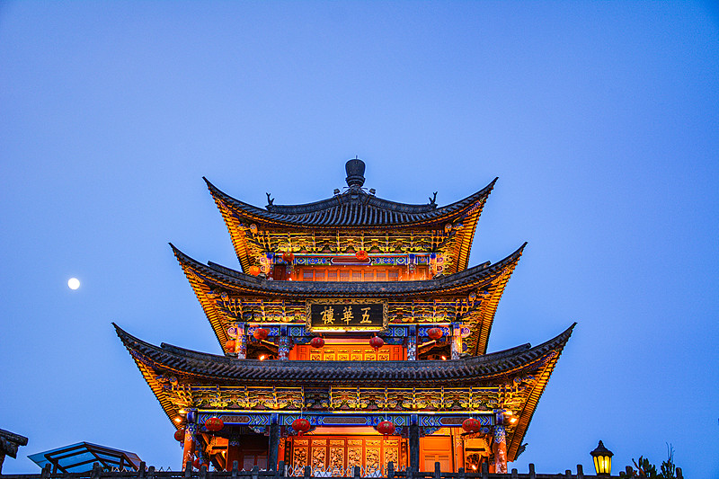 大理古城五华楼夜景
